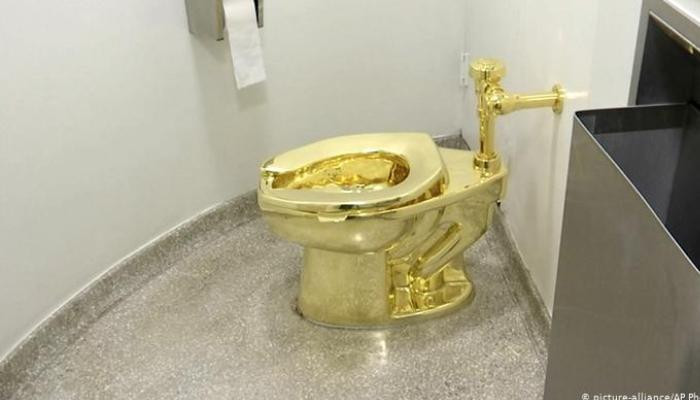 Из британского дворца украден золотой унитаз стоимостью более 5 млн евро