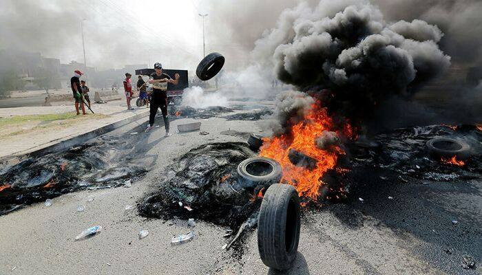 Премьер Ирака ввел в Багдаде комендантский час из-за протестов