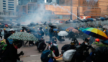 Hong Kong protests: Rich chase golden visas as unrest simmers