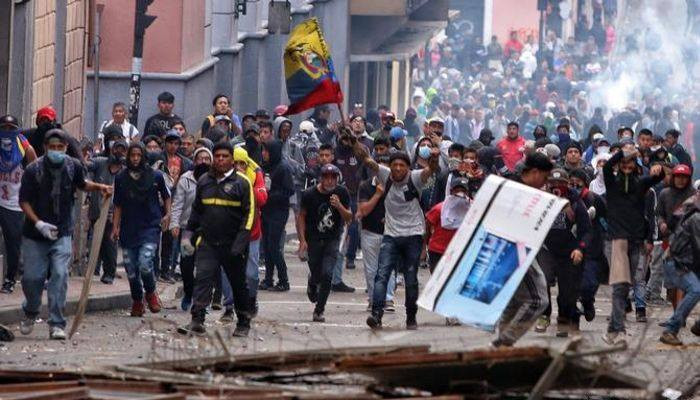 Парламент Эквадора приостановил работу на фоне массовых протестов