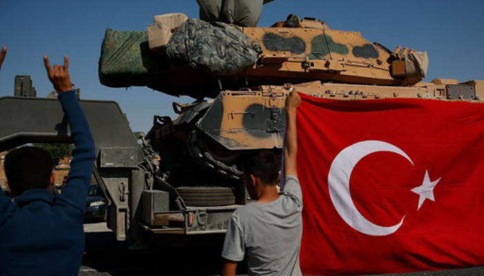 Франция приостанавливает продажу оружия Турции