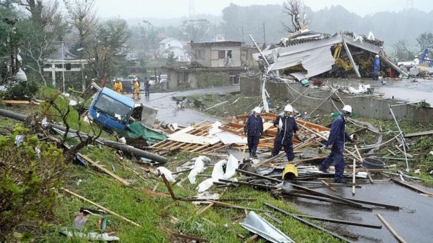 Число жертв мощного тайфуна в Японии возросло до 14