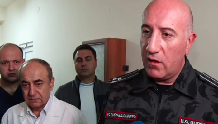 ՀՀ ոստիկանապետի ԺՊ Արման Սարգսյանն այցելել է վիրավորված ոստիկանին