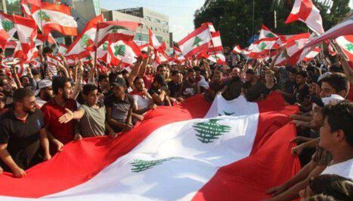 Ливан празднует отставку Харири
