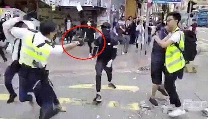 Полиция применила боевое оружие против демонстрантов в Гонконге
