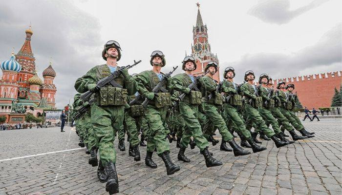 РФ сокращает расходы на оборону
