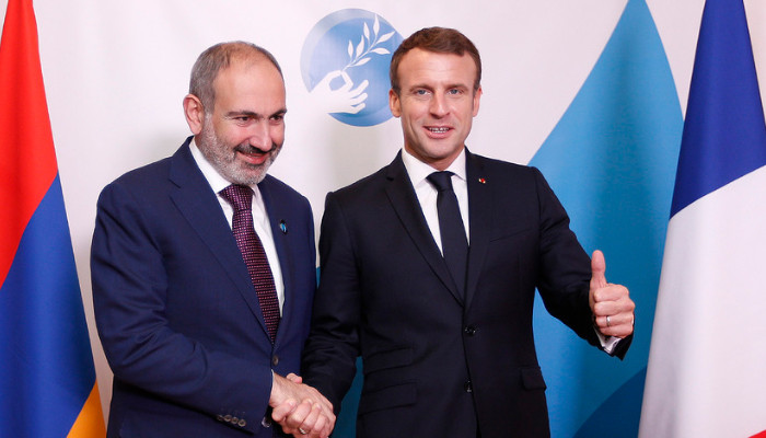 Nikol Pashinyan, Emmanuel Macron hold private talks on margins of Paris Peace Forum