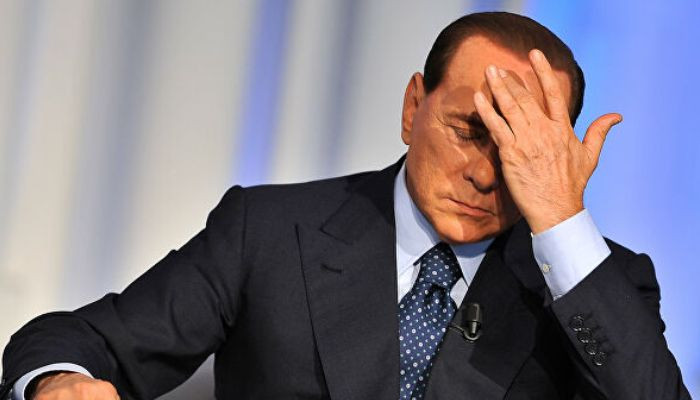 Берлускони попал в больницу из-за селфи