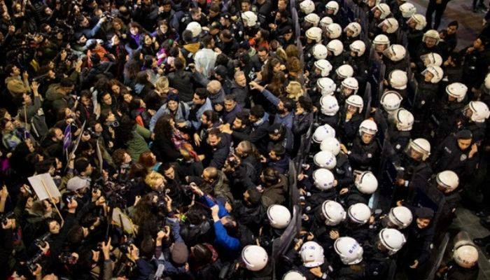 В Стамбуле полиция разогнала демонстрацию за права женщин