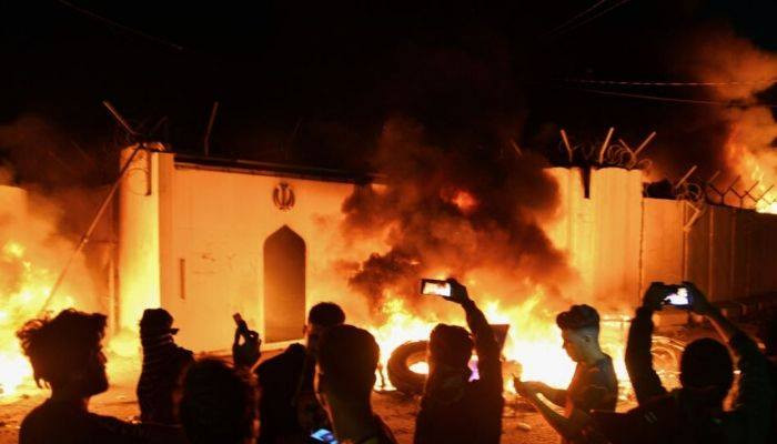 Протестующие в Ираке подожгли иранское консульство