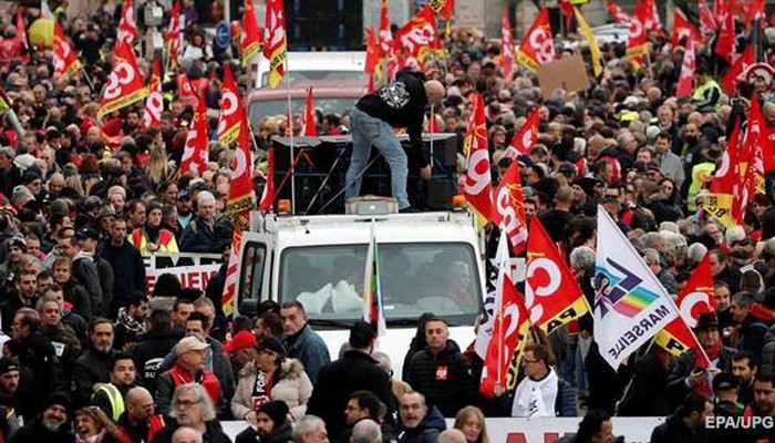 French workers take to streets to protest over pension reform