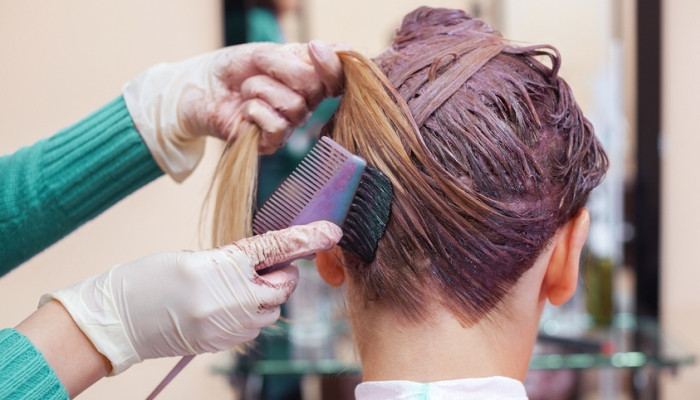 Мучительное исследование 46 000 женщин показало, что краски для волос сильно связаны с раком
