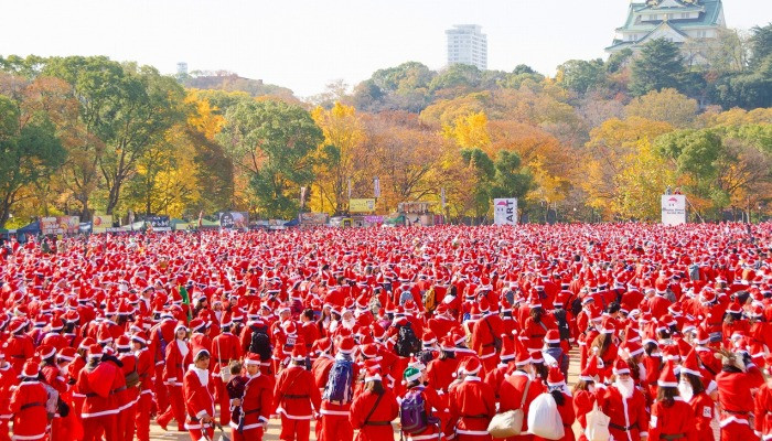 Пять тысяч Санта-Клаусов приняли участие в благотворительном забеге в Японии