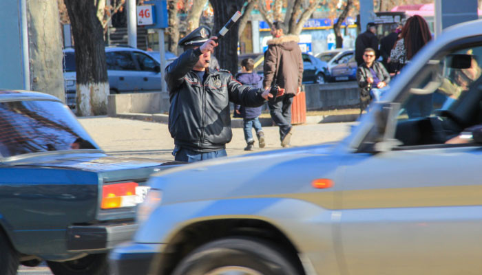 Парламент Армении принял законопроект о внедрении балльной системы для водителей