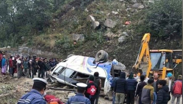 СМИ: В Непале автобус с паломниками упал в пропасть, 13 человек погибли