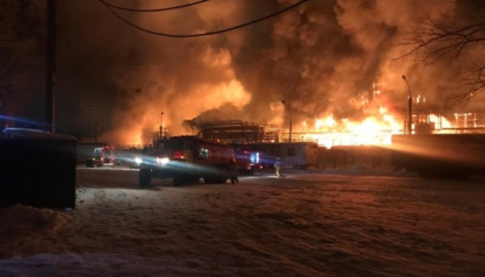 Крупный пожар на нефтехимическом заводе в Уфе локализован