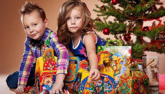 Подарки детям на Новый год: что стоит, а что не стоит дарить