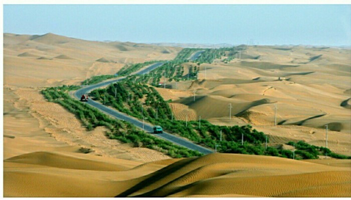 Для чего китайцы построили 446 км трассы посреди безлюдной пустыни. Уникальное Таримское шоссе