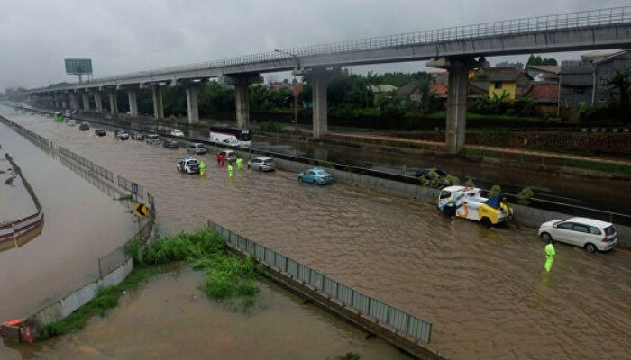 At least 26 deaths reported as floods, landslides strike Greater Jakarta