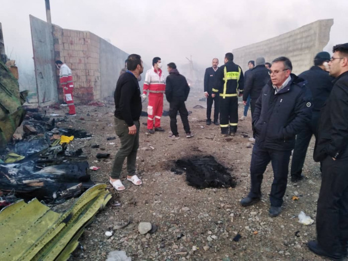СМИ сообщили о гибели всех пассажиров упавшего в Иране лайнера