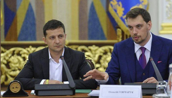 Зеленский не принял отставку премьер-министра Гончарука
