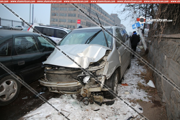 Շտապօգնության ետևից շտապող Honda-ն բախվել է Opel Astra-ին. վերջինիս վարորդին հայտնաբերել են բեռնախցիկում