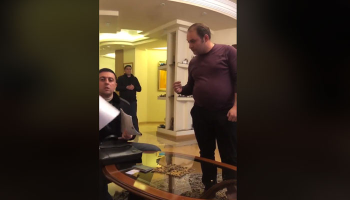 Ամրամ Մակինյանը տեսանյութ է հրապարակել Հրայր Թովմասյանի բնակարանից