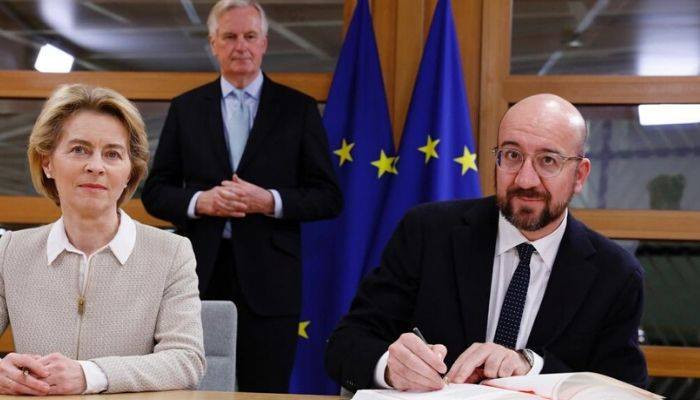 Եվրոխորհրդի ու Եվրոհանձնաժողովի ղեկավարները ստորագրել են #Brexit-ի համաձայնագիրը
