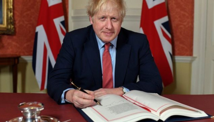 #Brexit: Boris Johnson signs withdrawal agreement in Downing Street