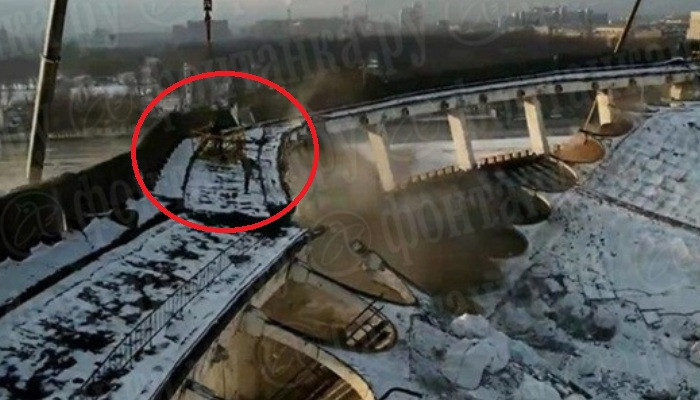В Петербурге рухнула крыша СКК, один строитель не успел спастись