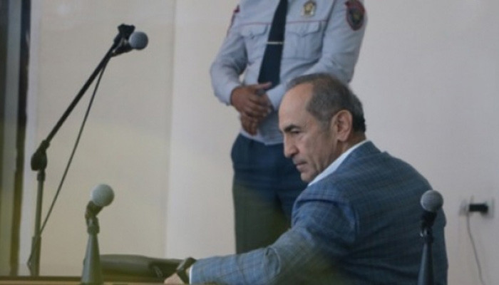 Суд рассматривает жалобу прокуратуры против передачи всех материалов дела «1 марта» адвокатам Кочаряна. Прямое включение