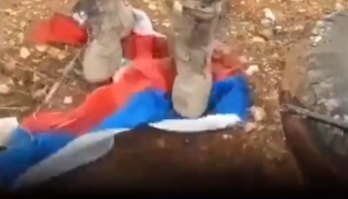 Захватили российскую базу и растоптали флаг РФ. Российские войска бежали из Алеппо ,Сирия.