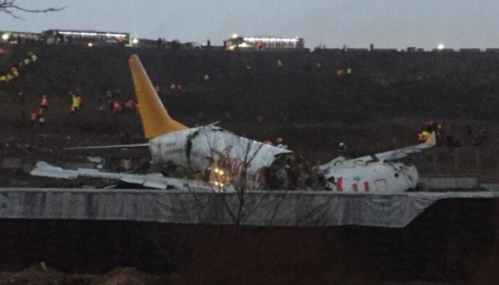 Крушение самолета в аэропорту Стамбула: десятки пострадавших