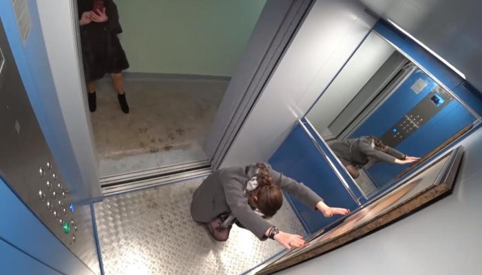 Մոսկվայում վերելակում կախել են Պուտինի լուսանկարը. բնակիչների արձագանքը