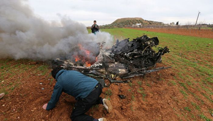Источник сообщил о гибели всего экипажа сбитого в Идлибе вертолета