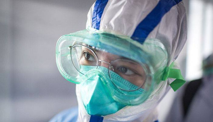 Китай: Заболеваемость коронавирусом упала на 50%