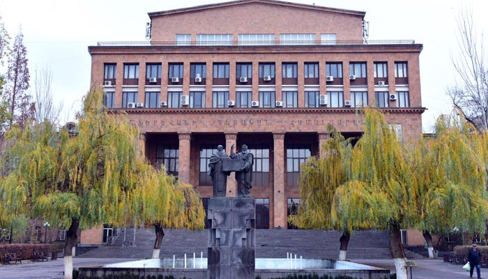 СНБ Армении раскрыла случай получения взятки преподавателем ЕГУ