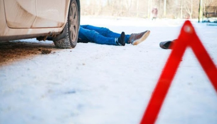 В Омске водитель переехал пьяного мужчину и спас ему жизнь