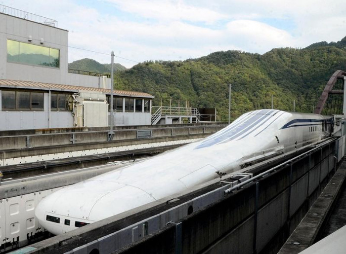 Левитирующий поезд в Японии будет мчать на скорости 500 км/час между городами