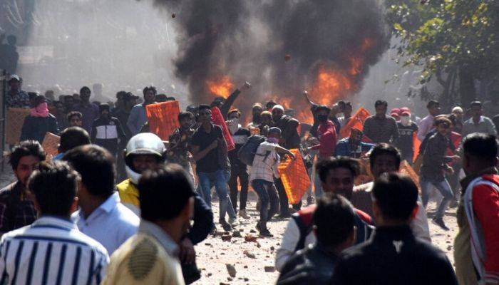 В беспорядках на улицах Дели погибли 20 человек
