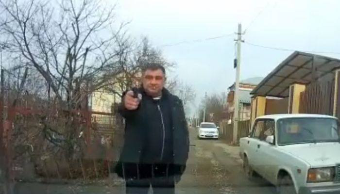 ՌԴ Արմավիր քաղաքում հարբած տղամարդը ատրճանակ է պահել վարորդի վրա՝ չզիջելով ճանապարհը