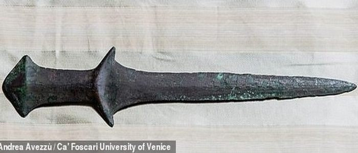 Վենետիկում 5000-ամյա հնությամբ թուր է հայտնաբերվել․ այն պատկանել է Ղևոնդ Ալիշանին