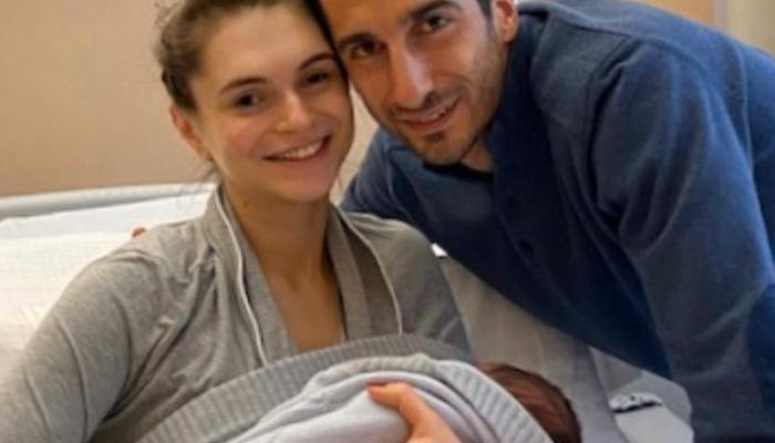 Հենրիխ Մխիթարյանը նորածին որդու հետ լուսանկար է հրապարակել