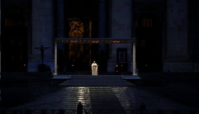 Папа римский помолился о завершении пандемии коронавируса