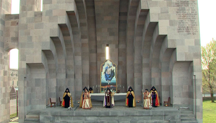 Մայր Աթոռում կատարվել է Հայրապետական մաղթանք․ դուրս է բերվել Սուրբ Գրիգոր Լուսավորչի Աջը