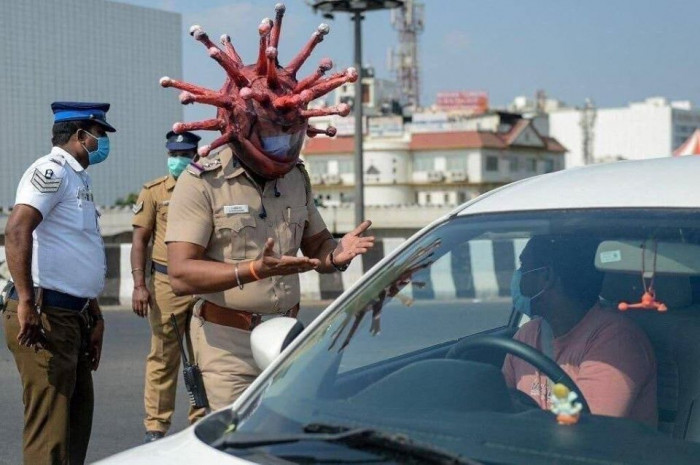 Հնդկաստանում կարանտինը խախտողներին փողոցում կանգնեցնում են ոստիկան-կորոնավիրուսները