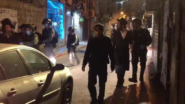 Haredi rioters clash with police in Mea Shearim over lockdown