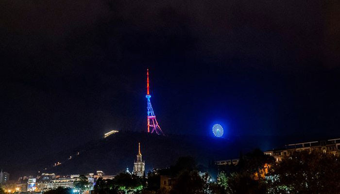 Վրաստանը Թբիլիսիի հեռուստաաշտարակը ներկել է Հայոց եռագույնի գույներով