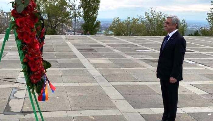 Серж Саргсян воздал дань уважения памяти жертв Геноцида армян