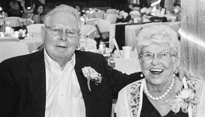 Супруги умерли от коронавируса в один день после 61 года брака